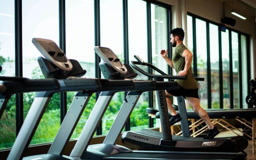 Quais os tipos de treino de corrida na esteira